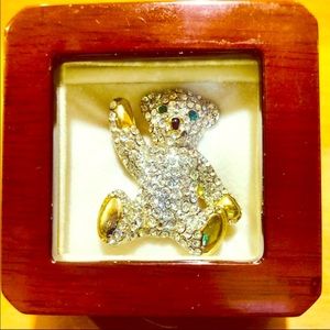 LUX VINTAGE “DISNEY"EMERALD GOLDED BEAR BROOCH